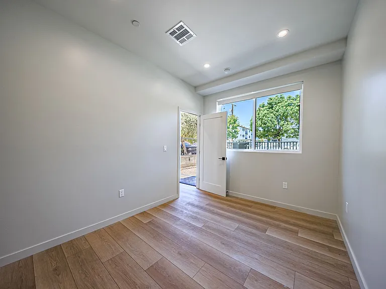 Rare Brand New Luxury Townhomes in Trendy Highland Park — Photo 41
