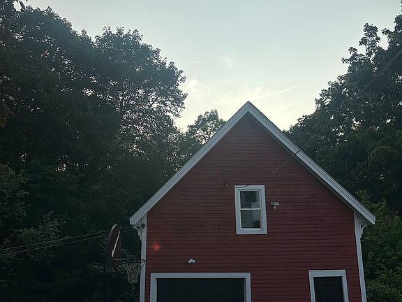 5th image of 90 Locust Ave