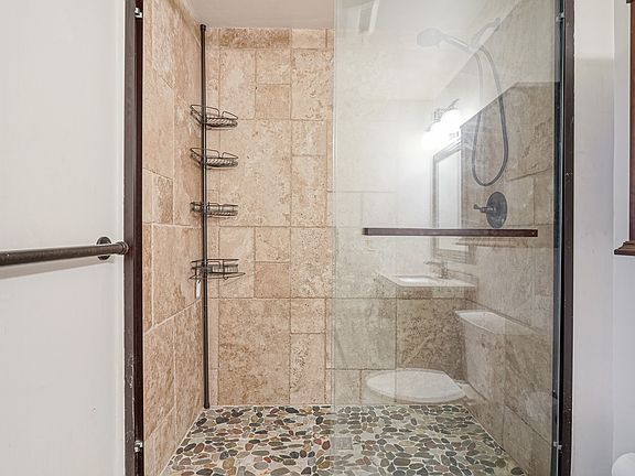 5th image of 511-19 N Broad St #205