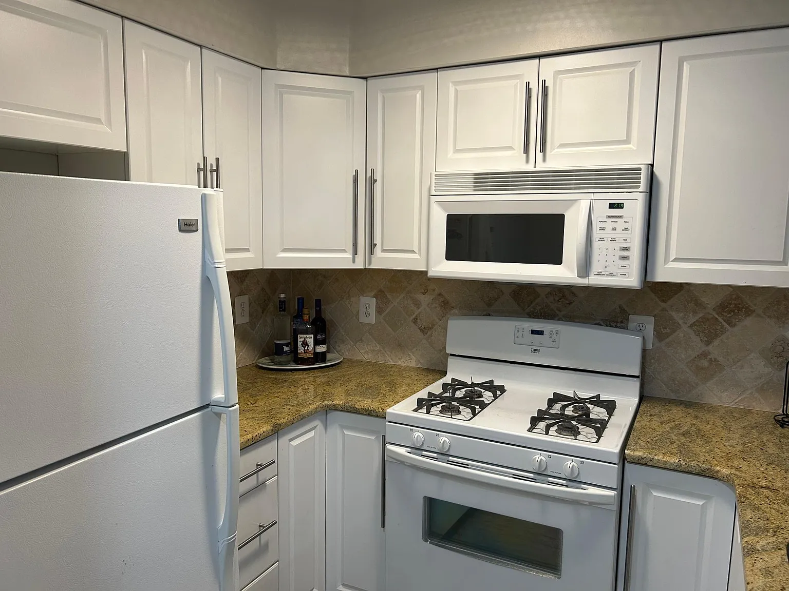 2 bed, 1.5 bath, 880 sqft, $1,750 — Photo 4