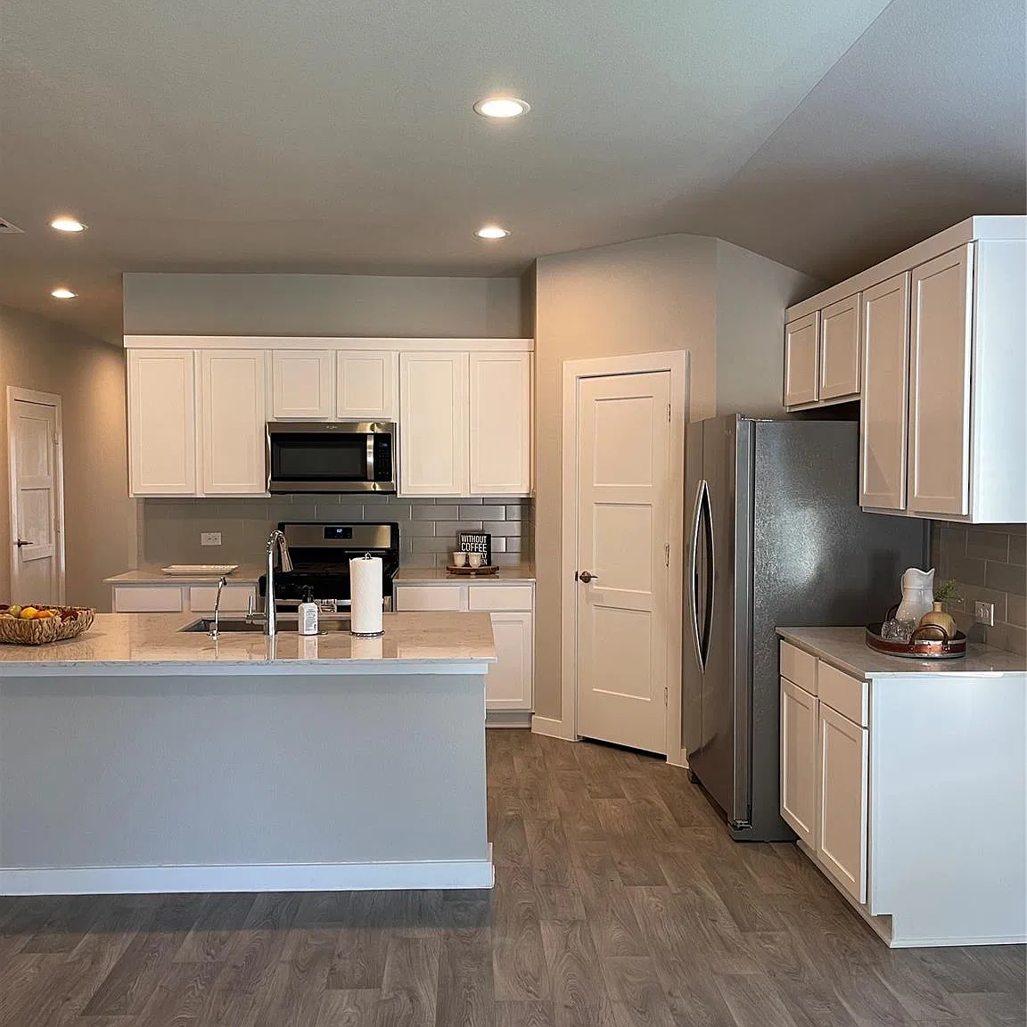 4 bed, 3.0 bath, 2026 sqft, $2,495 — Photo 4