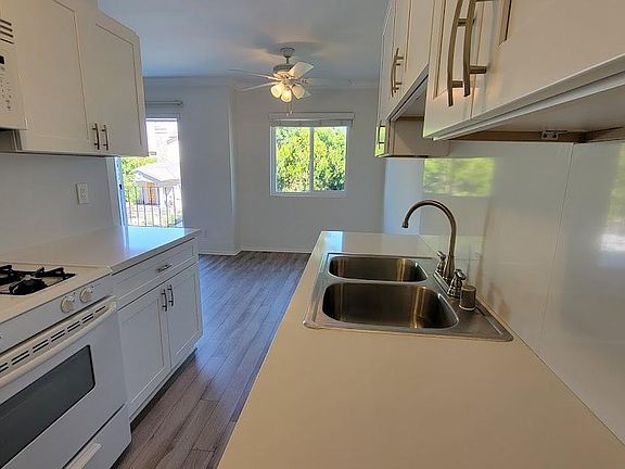 4th image of 12710 Mitchell Ave #12