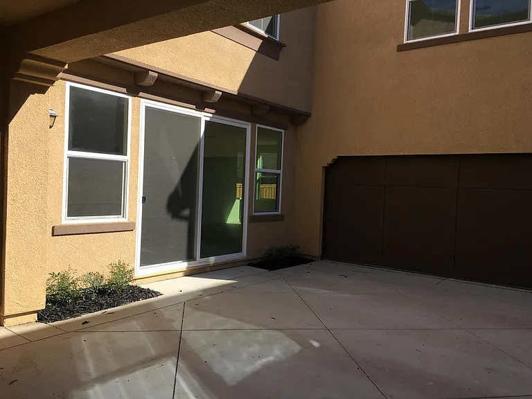 950 S Sophia St — Photo 7