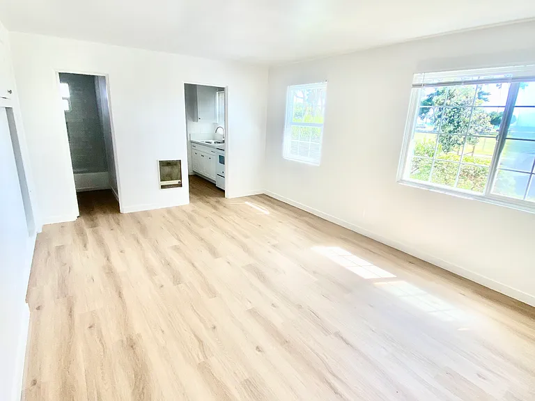 415 S Milpas St #A — Photo 2