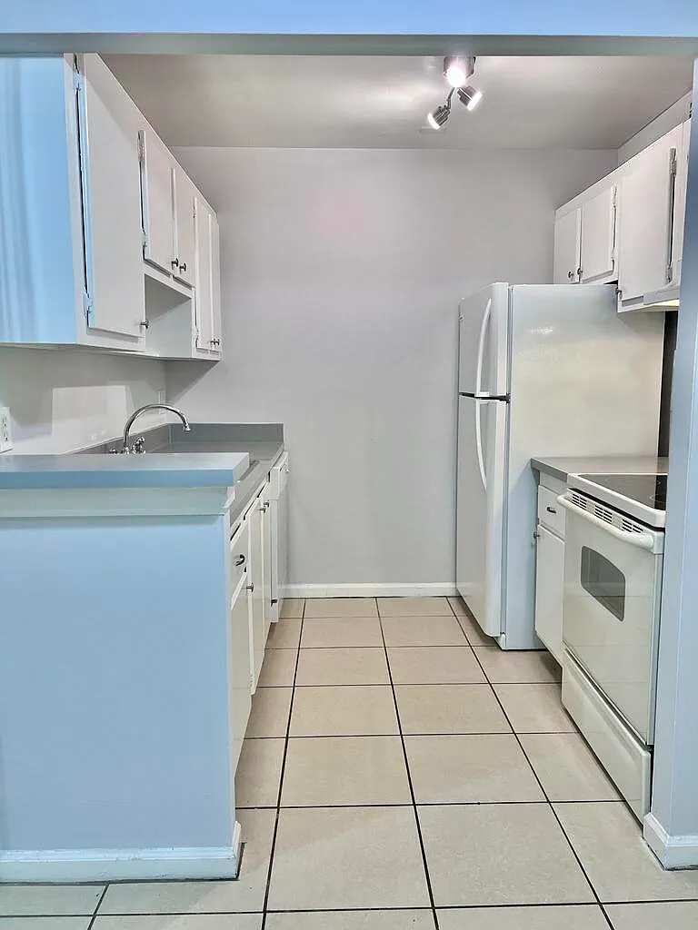 2 bed, 2.0 bath, 924 sqft, $1,850 — Photo 4