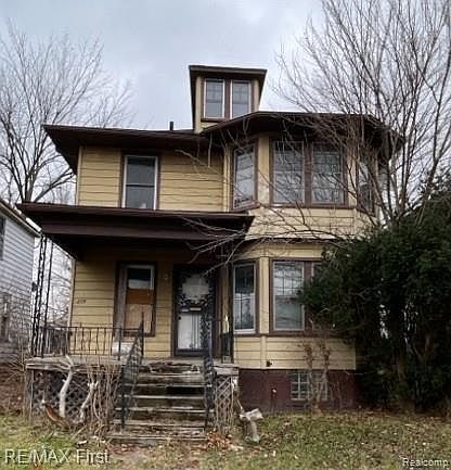 1st image of 209 Connecticut St
