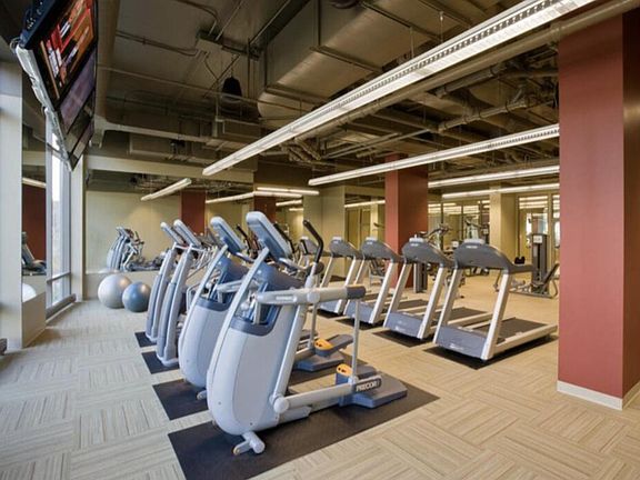 5th image of 898 S Clark St #1811