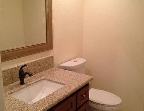 4th image of 17832 Margate St #6