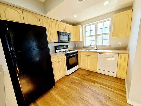 3rd image of 50 Patricia Ln #406A