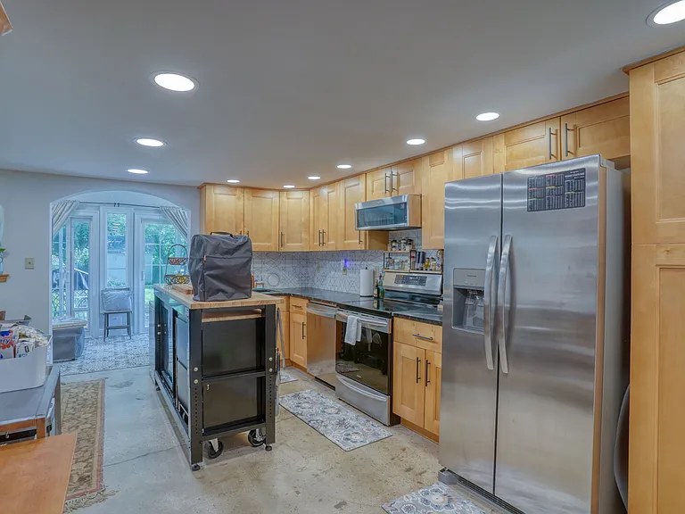 103 S College Ave — Photo 24