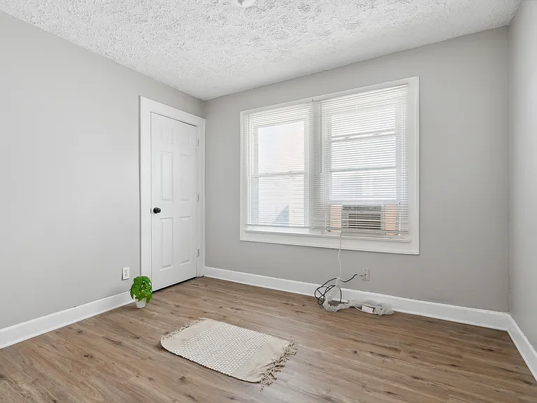 619 N Gray St — Photo 21