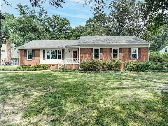 3rd image of 1401 Edenburry Dr