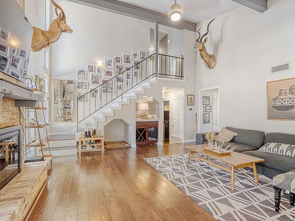 4th image of 13922 Sugarberry Woods Street