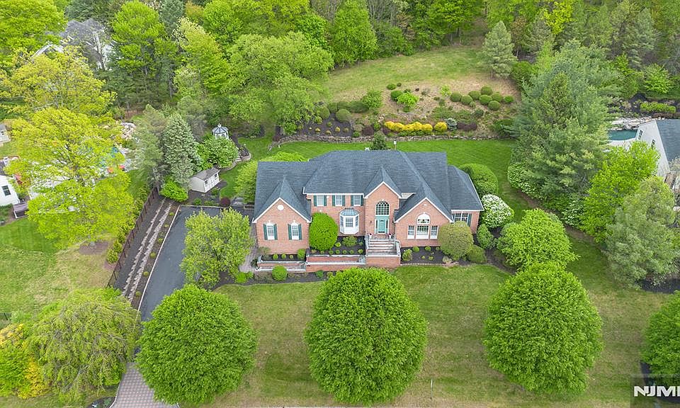 1st image of 51 Nicole Dr