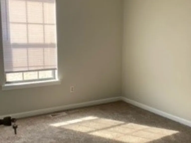 103 Woodley Dr — Photo 8