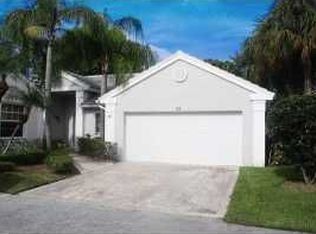 11 Governors Ct, Palm Beach Gardens, FL 33418