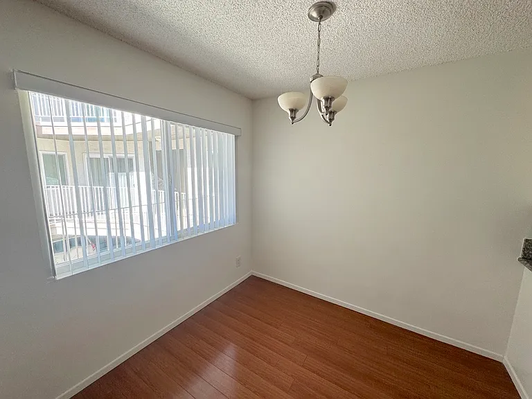 447 W Elk Ave #3 — Photo 17