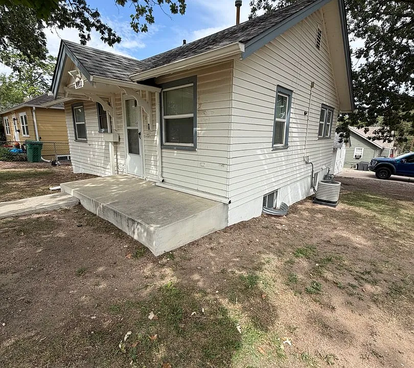 2044 10th Ave