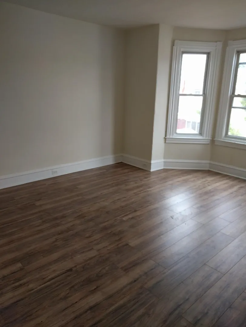 6012 Irving St. — Photo 3