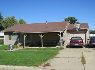 419 6th St SW, Le Mars, IA 51031