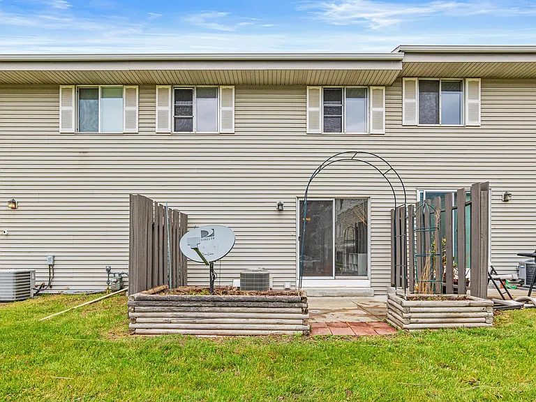 2352 Dorland Ln — Photo 24