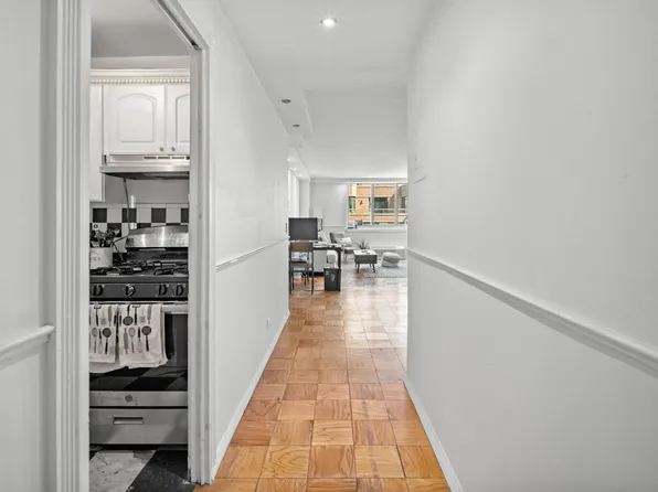 345 East 93rd Street image 6 of 13