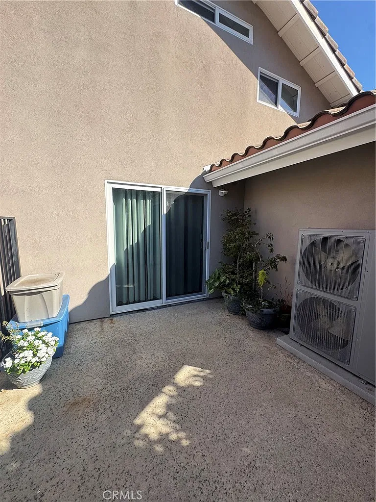 1 bed, 300 sqft, $2,100 — Photo 4