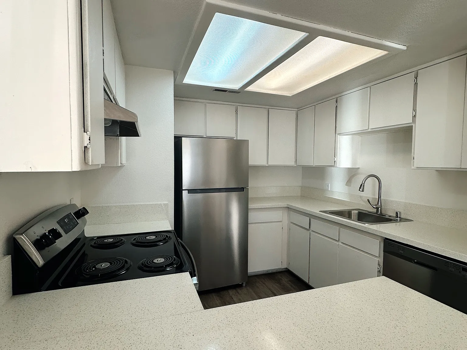 Cameo Village Apartments — Photo 1