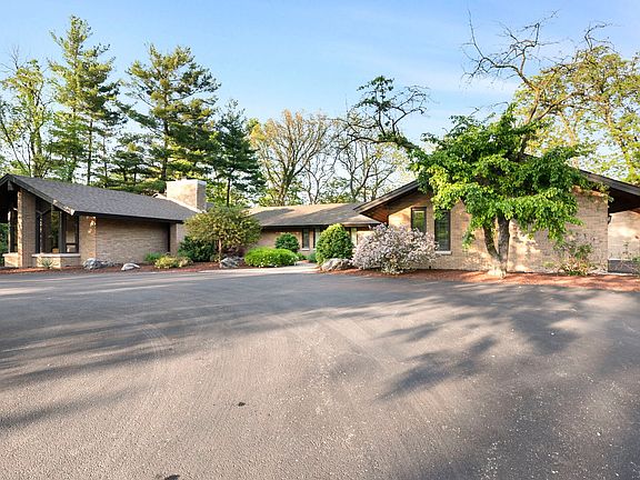 2nd image of 1 Baybrook Ct