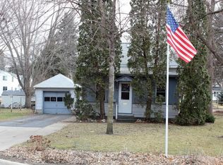 613 S 2nd St, Le Sueur, MN 56058
