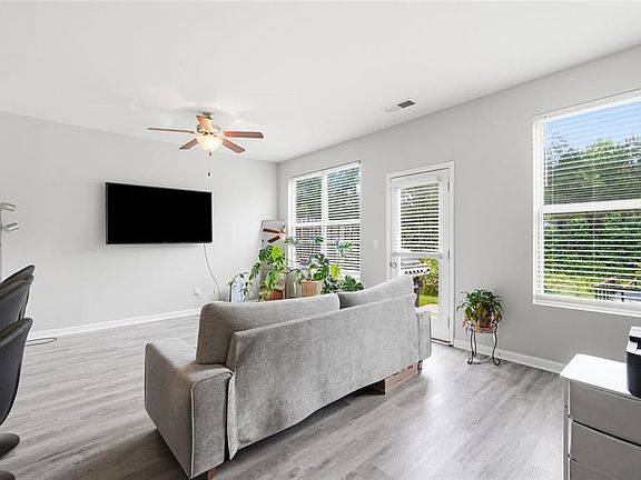5th image of 5847 Taka Ln