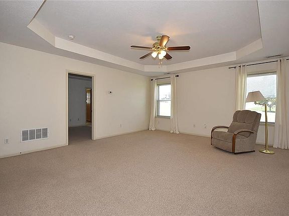 5th image of 316 Prairie Rose Cir