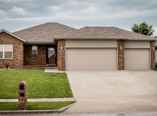 4322 White Pine St, Springfield, MO 65802