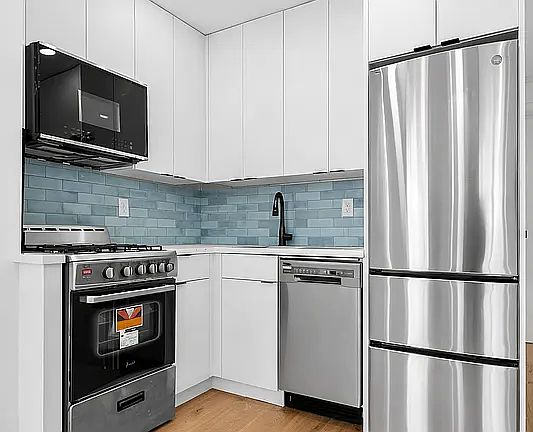 2nd image of 18 Saint Andrews Pl APT 1