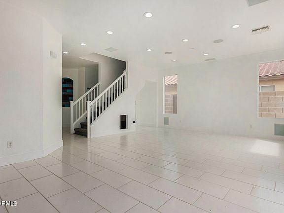 5th image of 40557 N JERLYN Place