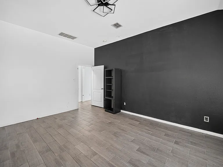 308 Keswick Ln — Photo 27