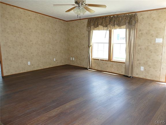 4th image of 123 Royal Meadows Dr