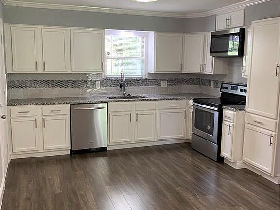 5th image of 1113 Leyenda Dr