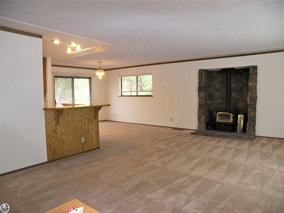 5th image of 19955 Pleasantview Dr #233