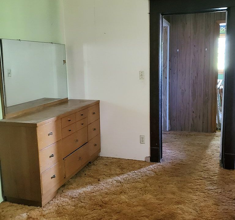 2nd image of 14 E Logan St