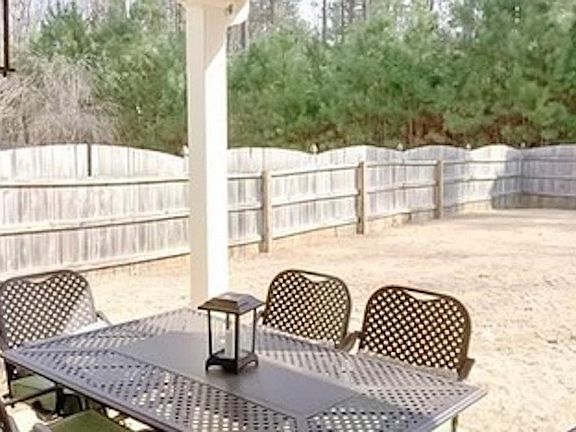 Large level fenced in back yard, great for a garden!