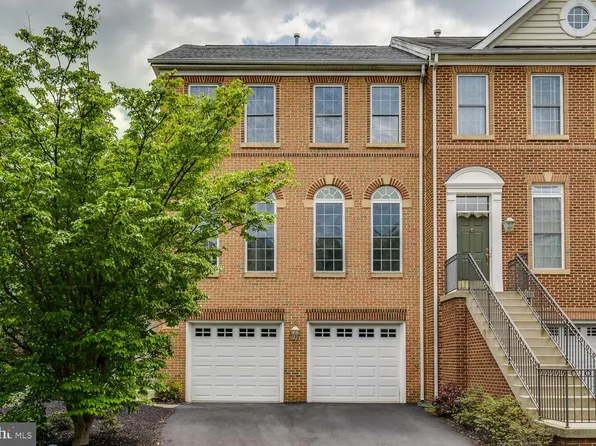 9955 Cyrandall Dr, Oakton, VA 22124