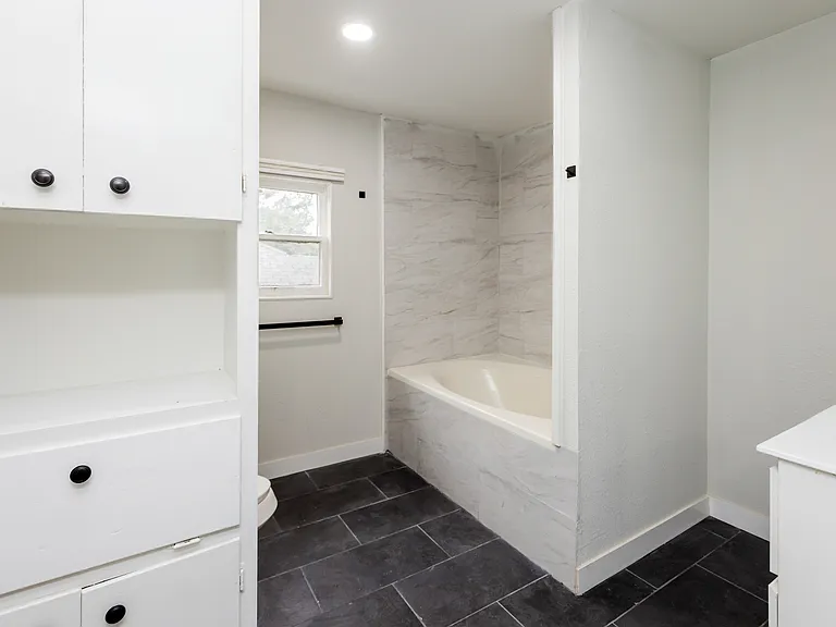 1025 W Walker St — Photo 10
