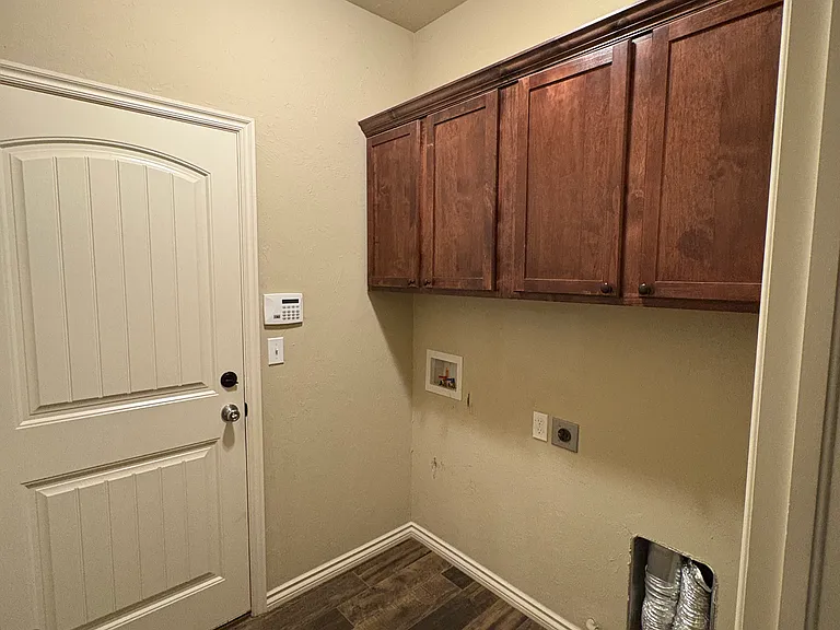 301 Timber Ln — Photo 8