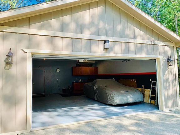3rd image of 7198 Lakewood Dr