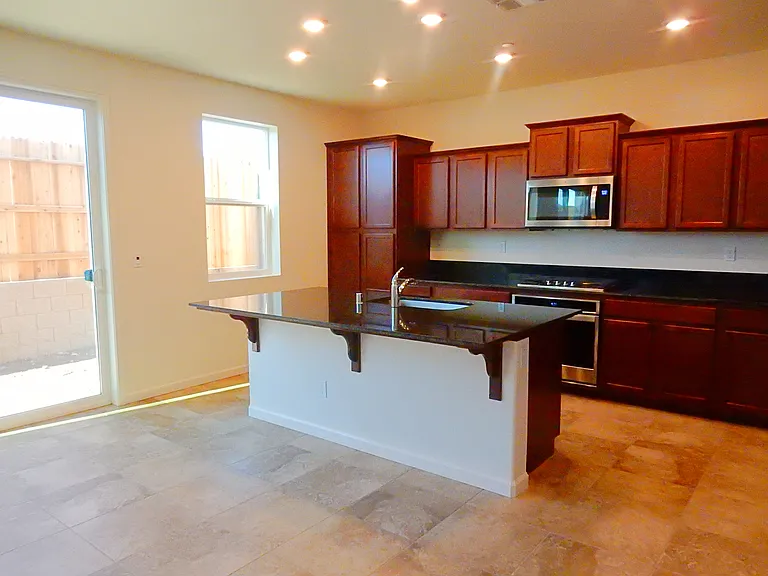 1624 Lion St — Photo 5