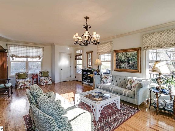 5th image of 32 Waccamaw Cir