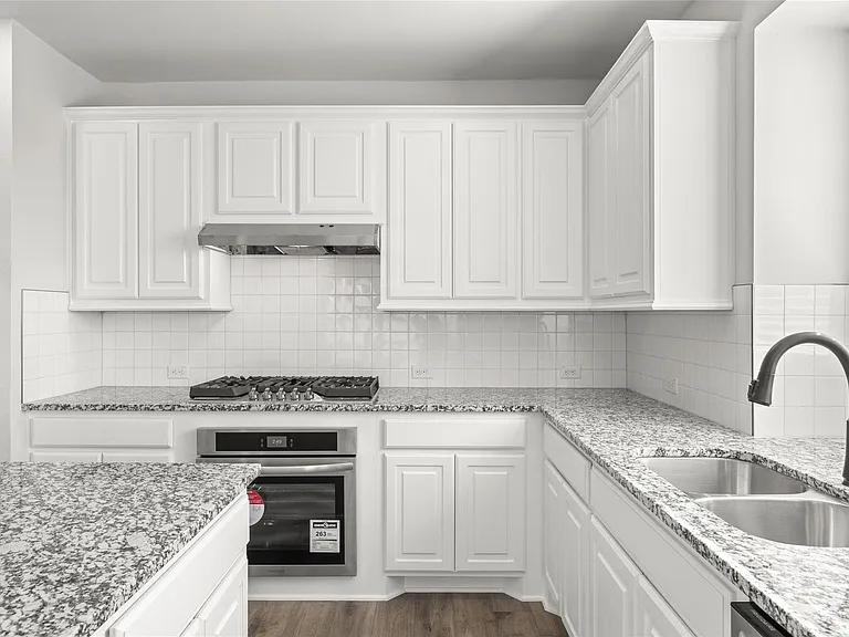 809 Meadow Spring Ln — Photo 12