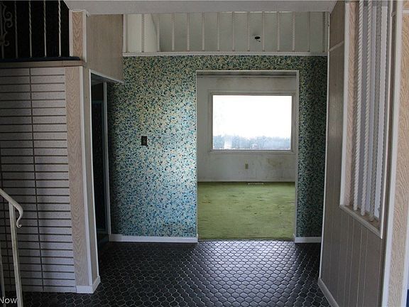 3rd image of 159 Lucy Ln