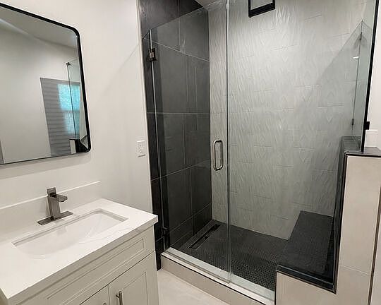 4th image of 5337 Deane Ave
